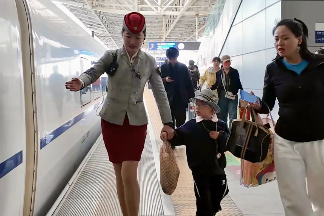 高鐵行李放置規(guī)范_出行提示_乘車(chē)安全注意事項(xiàng)