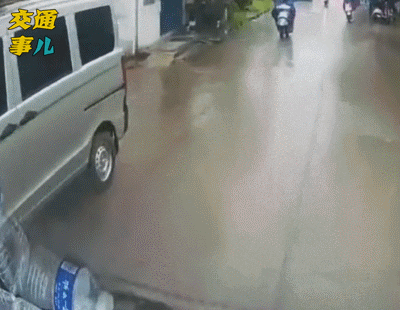 雨天開(kāi)車(chē)注意事項(xiàng)_出行提示_雨天安全出行