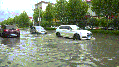 雨天開(kāi)車(chē)注意事項(xiàng)_出行提示_雨天安全出行
