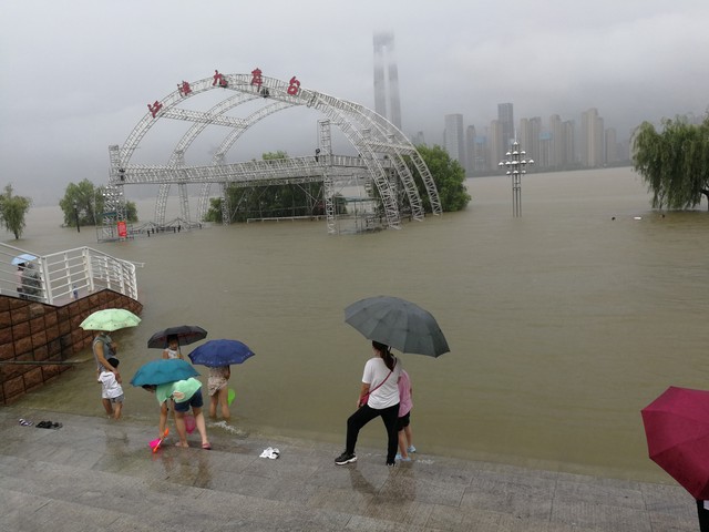 出行提示_南方強(qiáng)降雨出行注意事項(xiàng)_暴雨出行安全提示