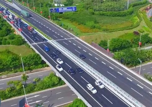 低能見度駕駛技巧_霧天行車安全常識_出行提示