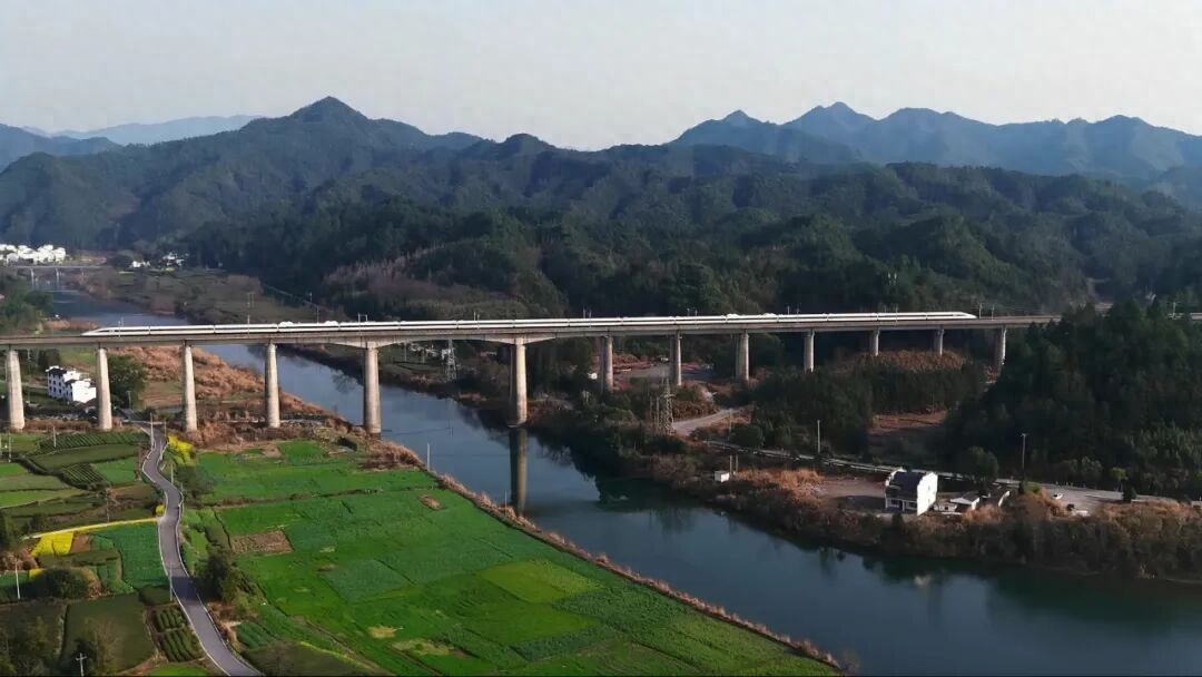 出行提示_高速行車安全提示_國慶中秋返程鐵路客流量