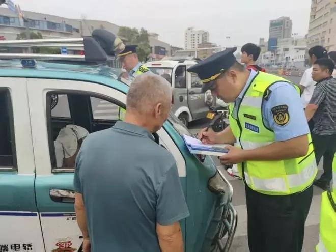 禁行_黃色臨時(shí)標(biāo)識(shí)牌禁行_電動(dòng)車號(hào)牌新規(guī)