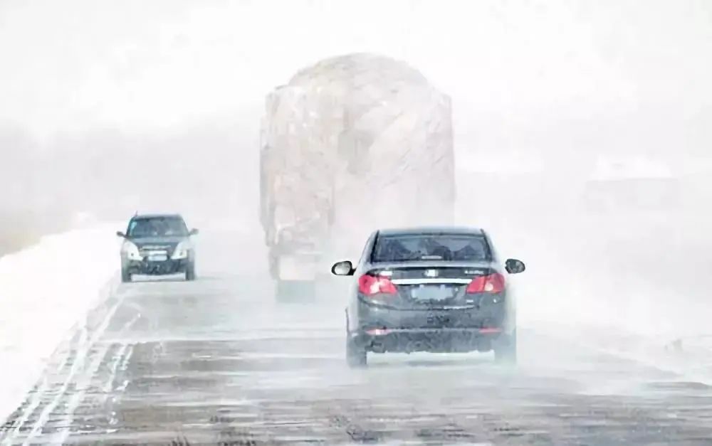 出行提示_降雪天氣開(kāi)車注意事項(xiàng)_雪地行車安全技巧