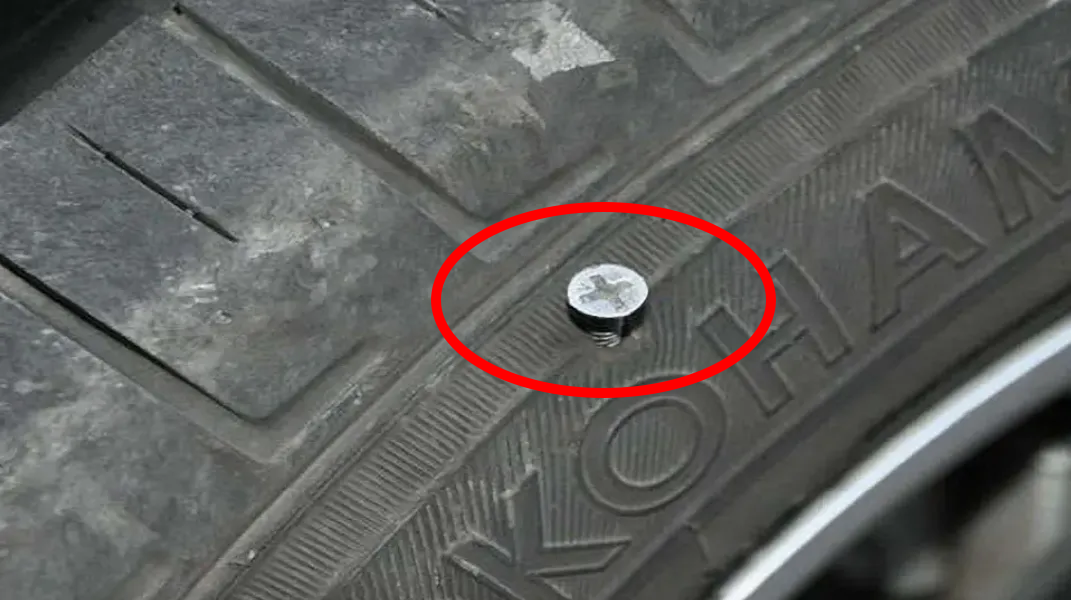 出行提示_雪天行車安全注意事項(xiàng)_繞車檢查車胎