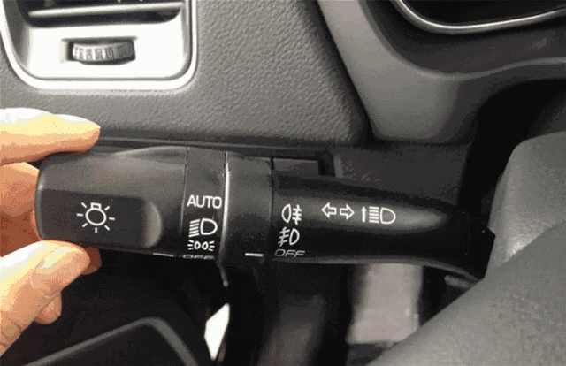 出行提示_雨雪天安全駕駛技巧_冰雪路面行車注意事項