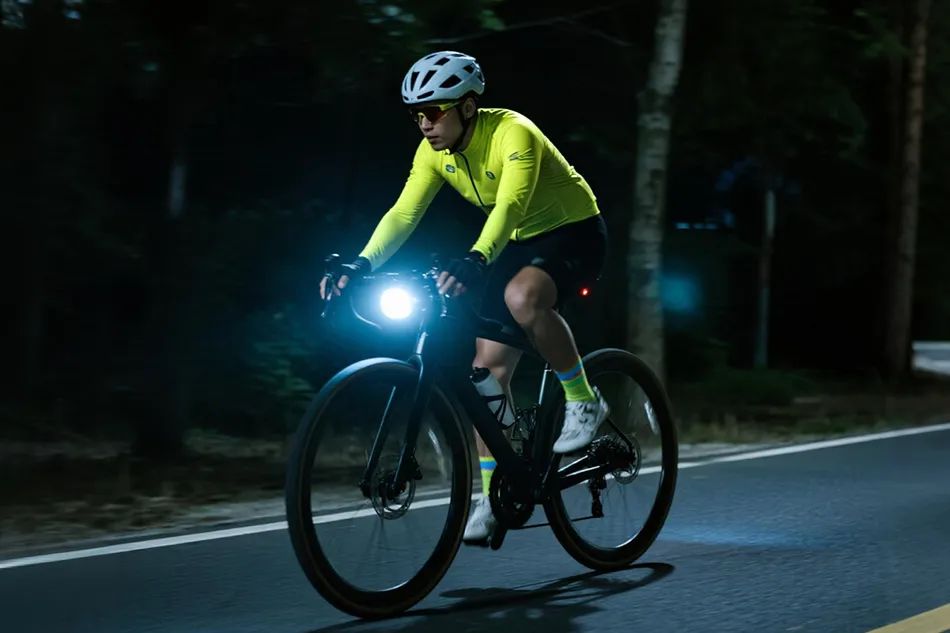 夜騎安全指南_裝備選擇技巧_路況