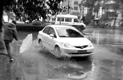 梅河口市強(qiáng)降雨出行安全指南_出行提示_雨天行車注意事項(xiàng)