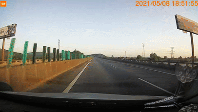 避免開(kāi)車(chē)看手機(jī)事故_分心駕駛危害與預(yù)防_出行提示