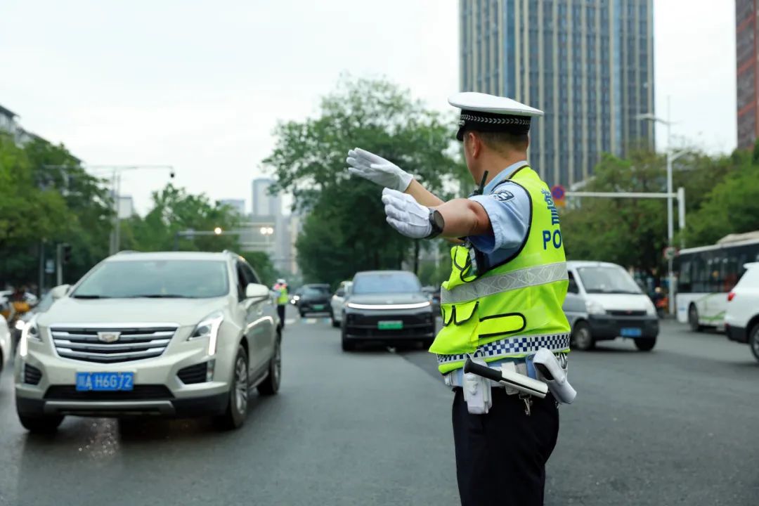 出行提示_學(xué)生上下學(xué)交通安全知識(shí)_成都交警十一分局開學(xué)交通安全提示