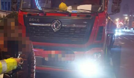 禁行_天津交警查處闖禁行貨車_冬季行動(dòng)大貨車闖禁行