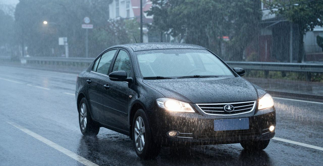 雨雪天氣開車注意事項(xiàng)_雨雪天氣出行安全提示_出行提示